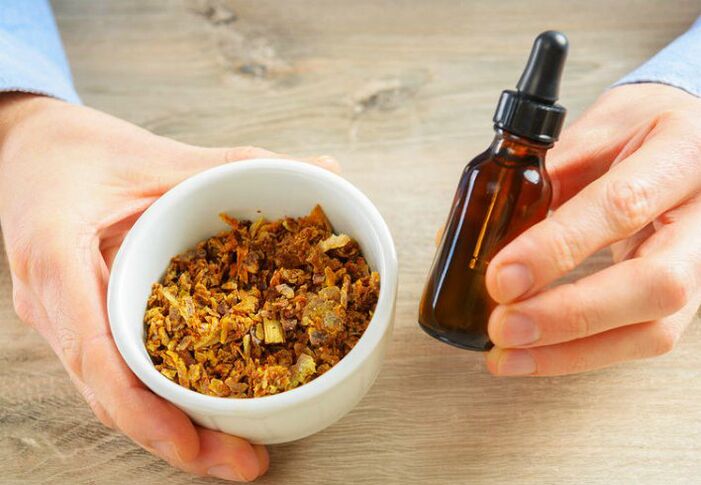 Propolis alcohol tincture for onychomycosis
